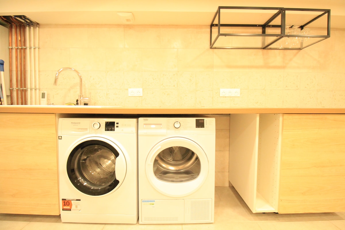 Et aussi — Buanderie avec lave-linge et sèche-linge