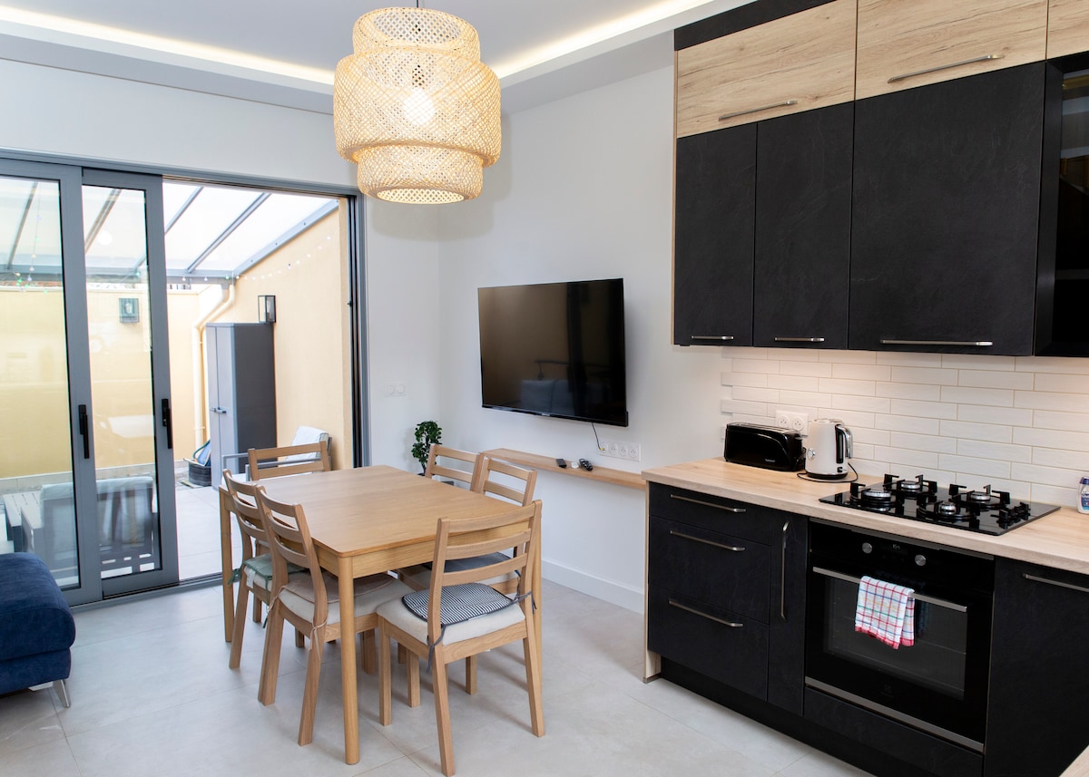 Cuisine — Cuisine moderne avec salle à manger intégrée