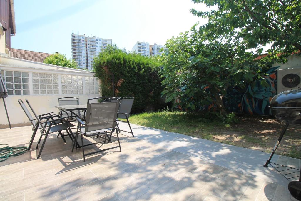 10 couchages · Lit bébé · 93800 Épinay-sur-Seine